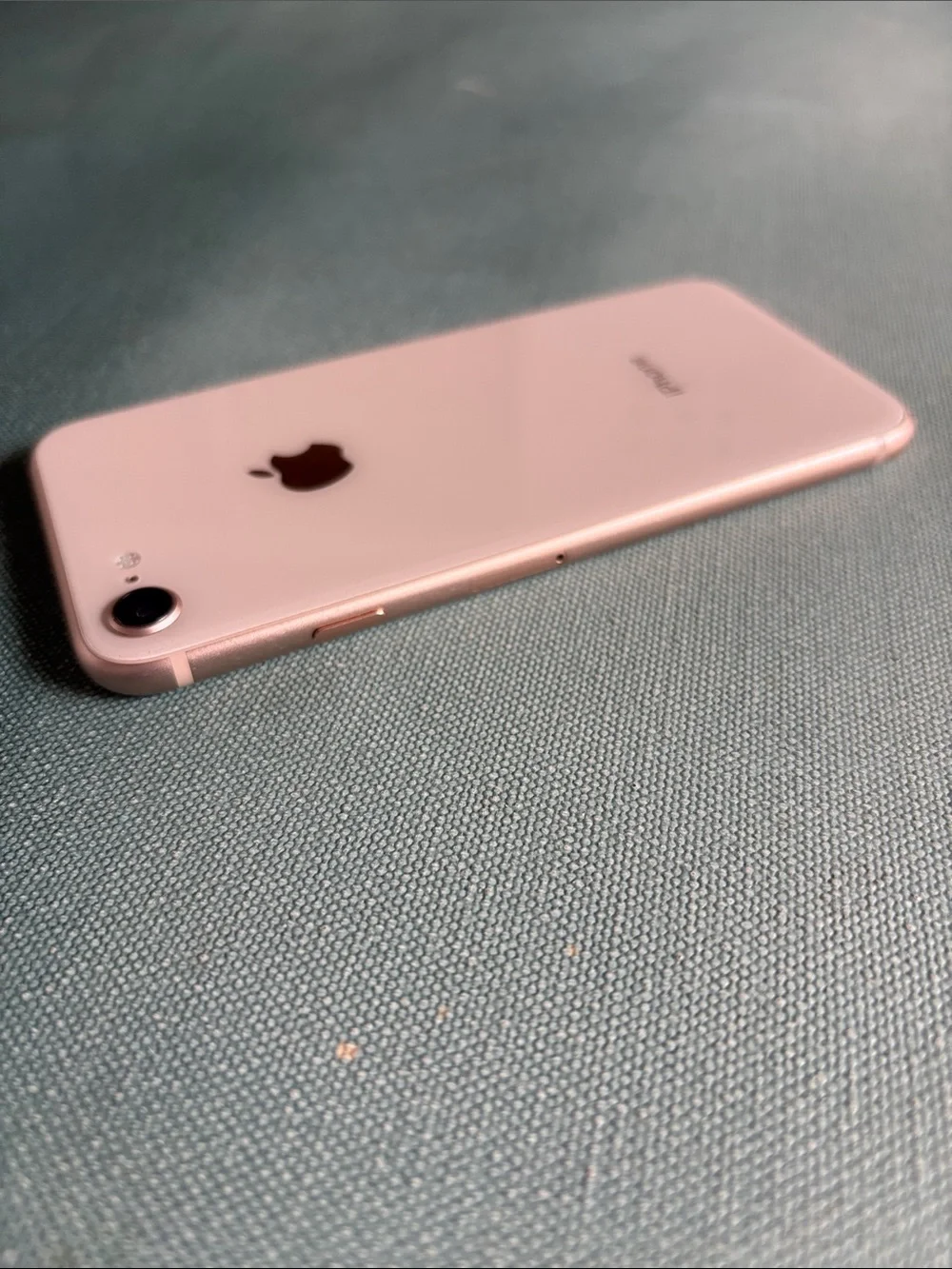 Apple iPhone 8 Rose Gold ****FOR PARTS ONLY****